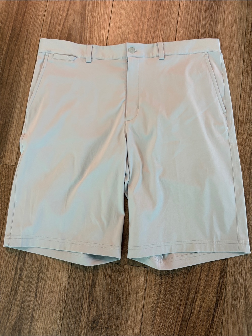 Nike Men's Pale Gray Flat-Front Golf Shorts